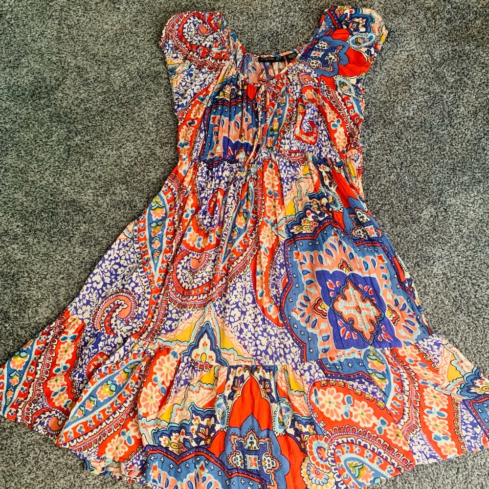 Cute dress.